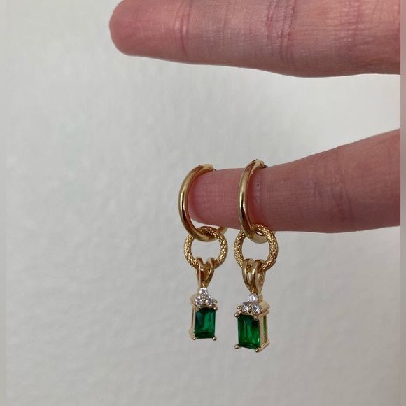 New Vanessa Mooney THE FORBIDDEN EARRINGS EMERALD - Picture 7 of 7